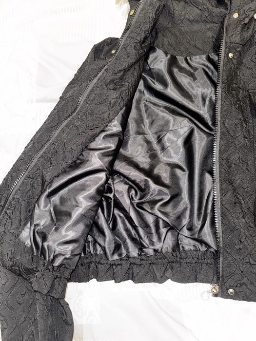 Черная ветровка с большими карманами