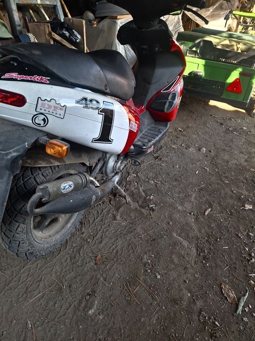 Скутери Benelli 491 и Piaggio NRG