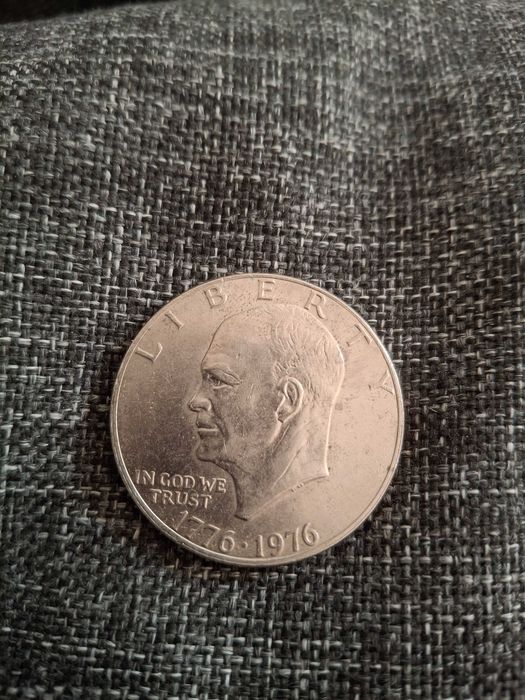 Продавам не сребърни два долара от по един долар