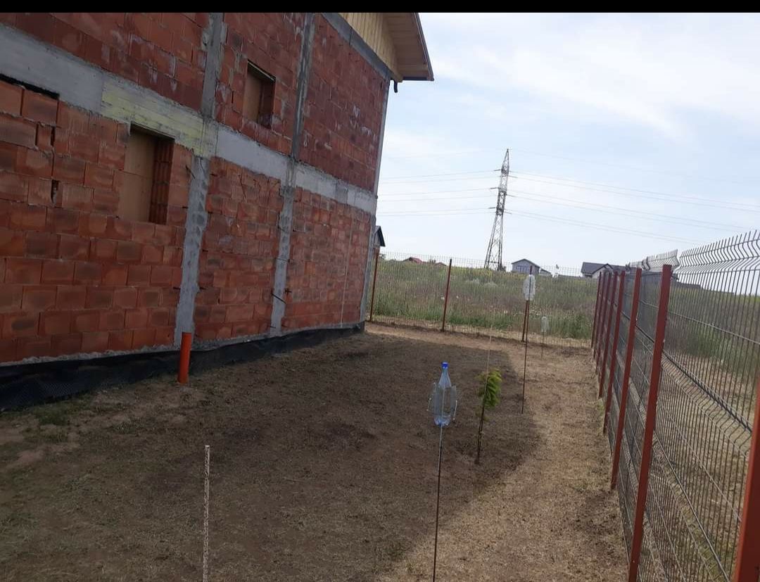 SAT-COSTI   teren si casă la roșu