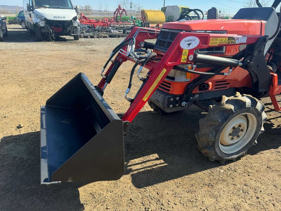 Brat frontal hidraulic VARRO I  pentru tractor agro