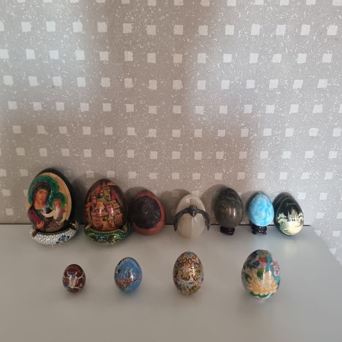 Colecție ouă decorative cloisonné, pictate și din piatră semiprețioasă