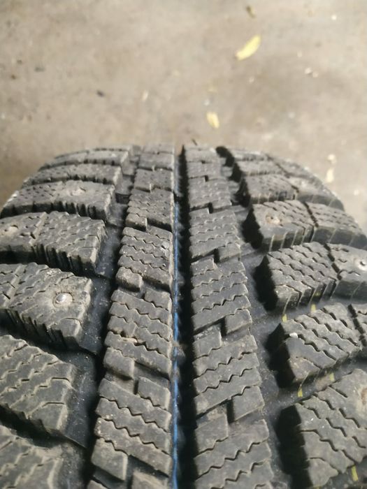 Срочно продам зимнюю резину 195/65/R15 Nord M