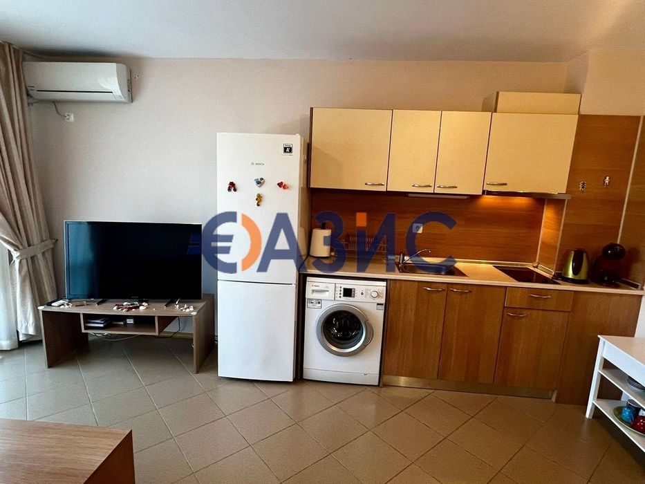 Продава се Двустаен апартамент в к.к. Слънчев бряг - 65 кв.м за 954 €/кв.м - Снимка #12
