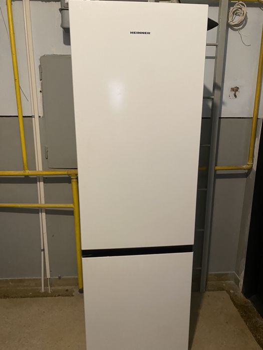 Vand frigider , folosit 3 luni ! Ofer garantie , luat nou de pe emag !