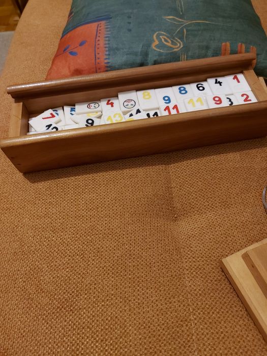 Joc remi, cutie din lemn, stare foarte buna