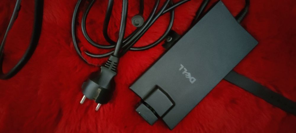 Vând încărcător laptop Dell original 65W