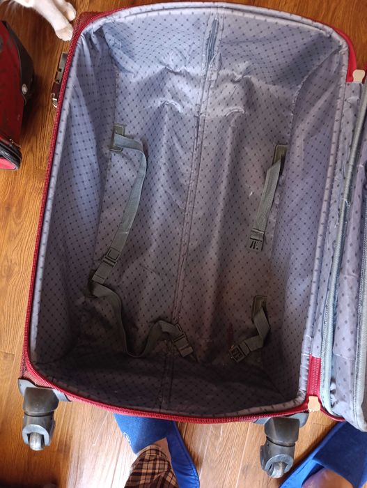 Продам чемодан для багажа . Подойдёт для перевозки вещей б/у