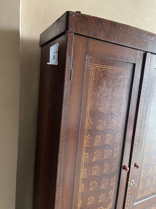 Dulap vechi traditional / Banca lavita rustica