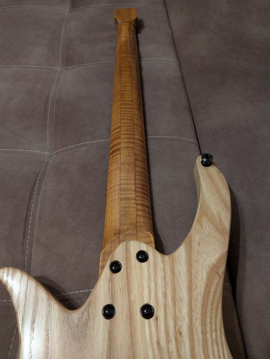 Headless 5-string Bass Guitar