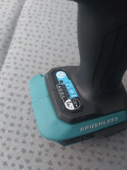 Vand Makita DTD 172 autofiletanta masina insurubat cu impact