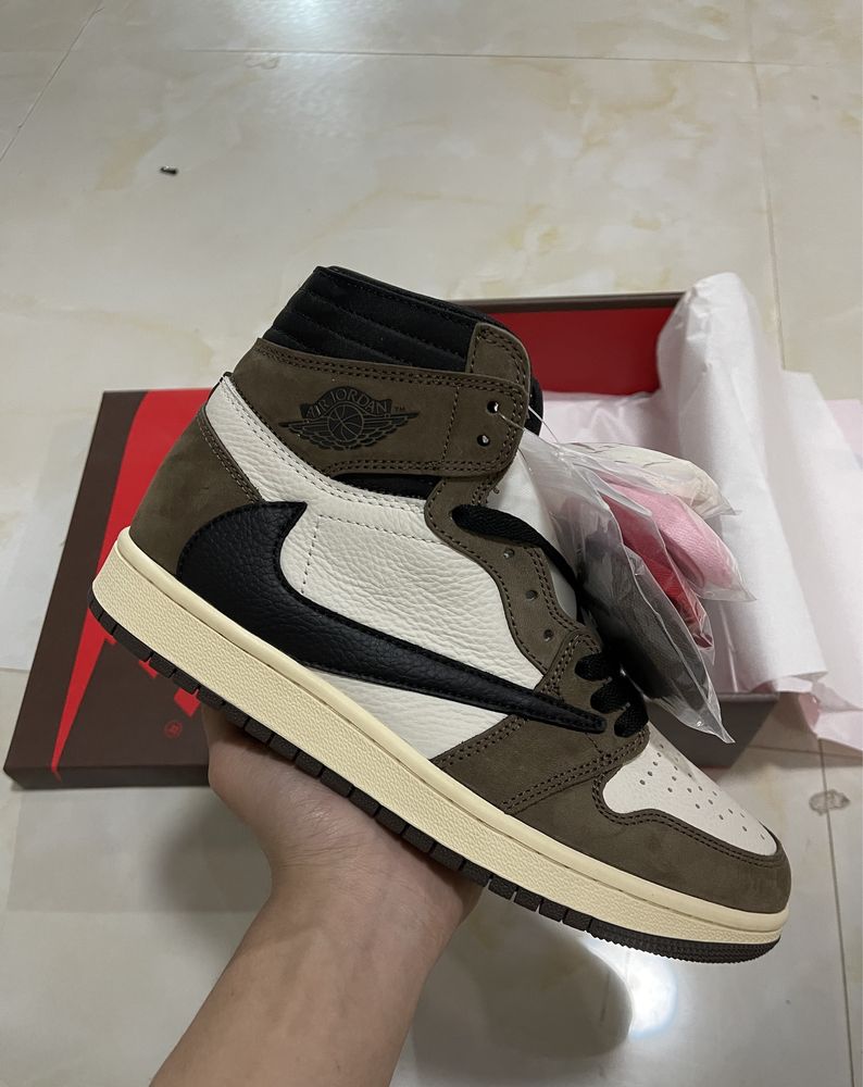 Air Jordan 1 Retro High x Travis Scott Mocha