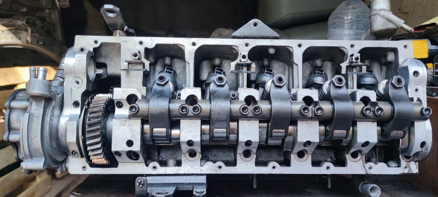 Головка двигателя volkswagen touareg , multivan 2.5 AXD BAC