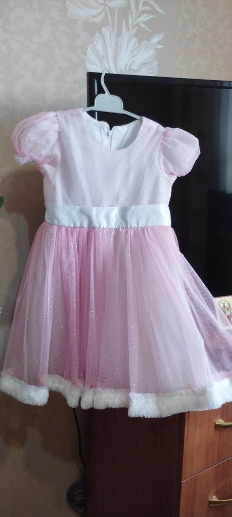Продам нежно розовое платья