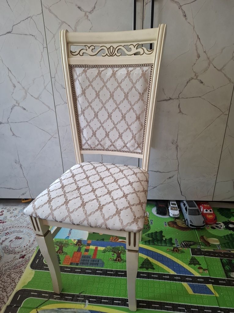 Продам срочно стулья