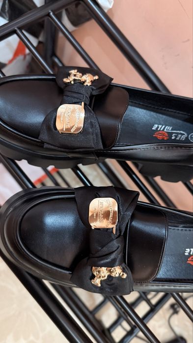 Черни/бели мокасини