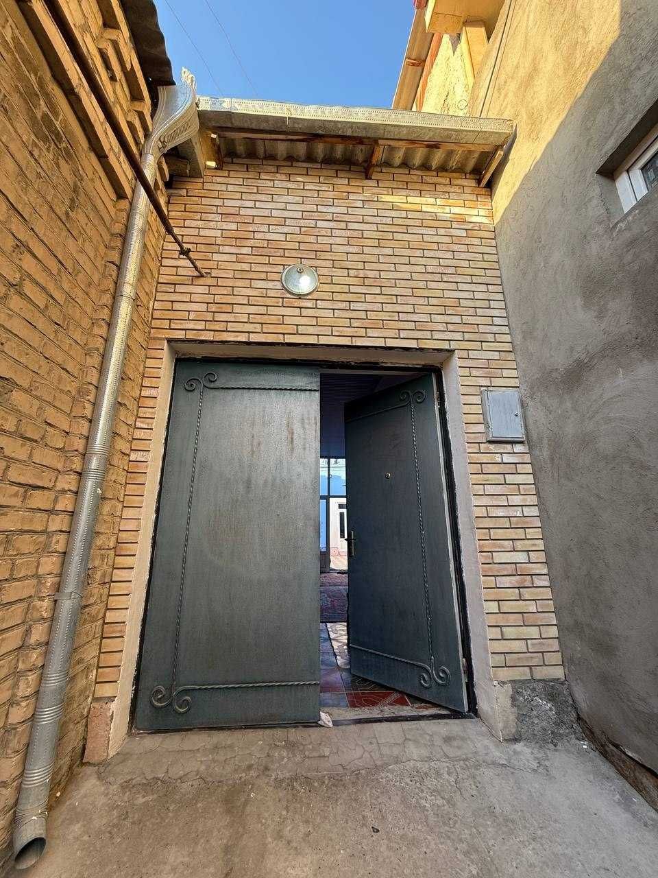 2 sotixli tayyor hovli ko‘plab jihozlari bilan birga sotiladi.
