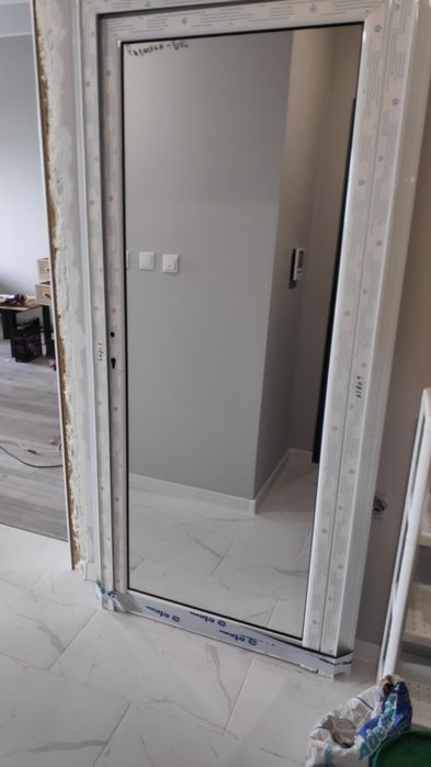 Алуминиева врата с огледало