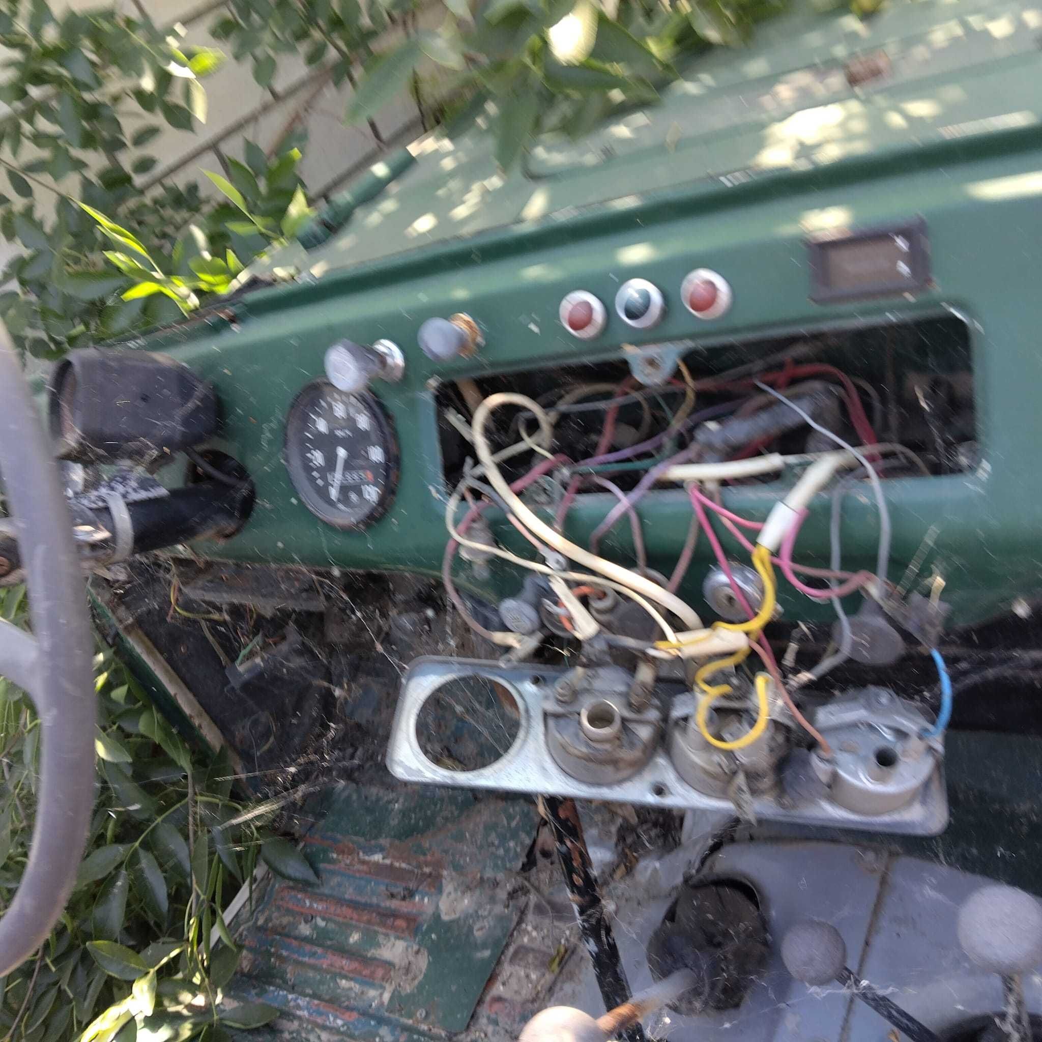 реквизитен руски джип уаз в неизправност, uaz