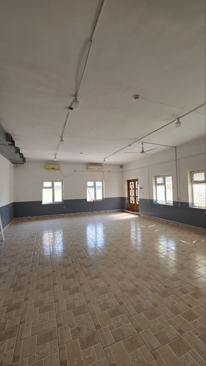 Сдаю в аренду 2 этажное помещение 3470 кв.м есть двор.