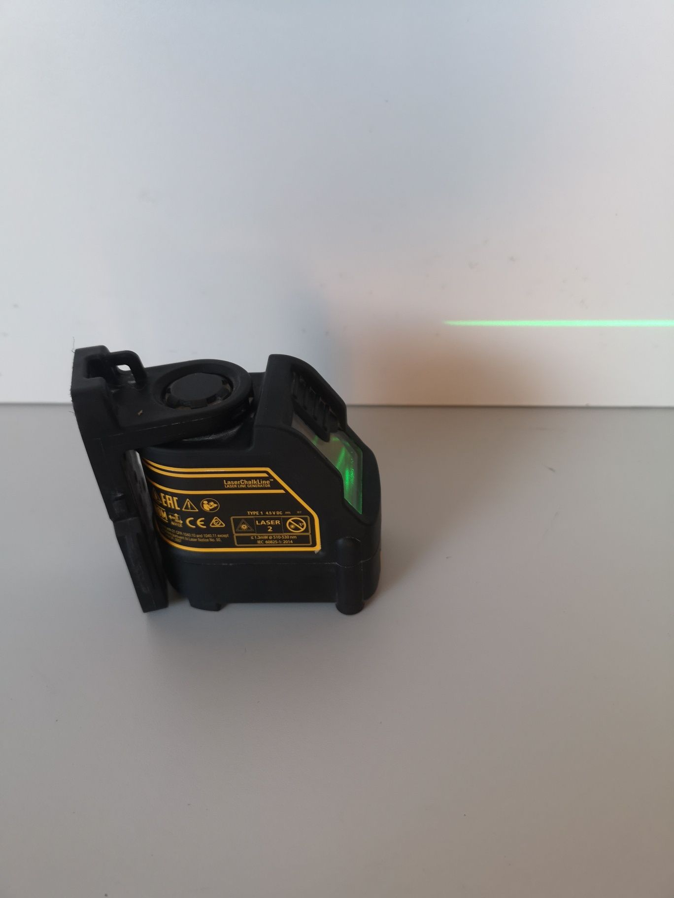 Лазерен нивелир Dewalt DW088CG зелен лъч