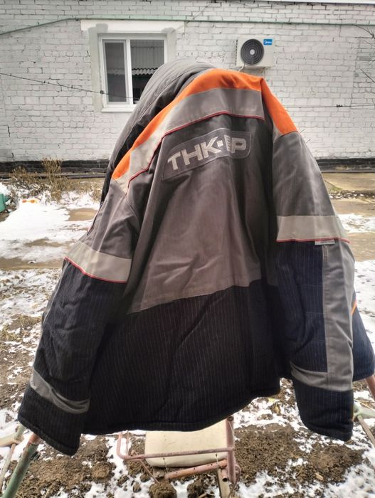 Продам зимнею спец одежду