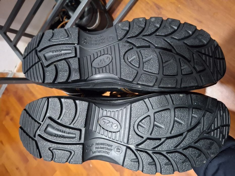 Продам рабочие ботинки