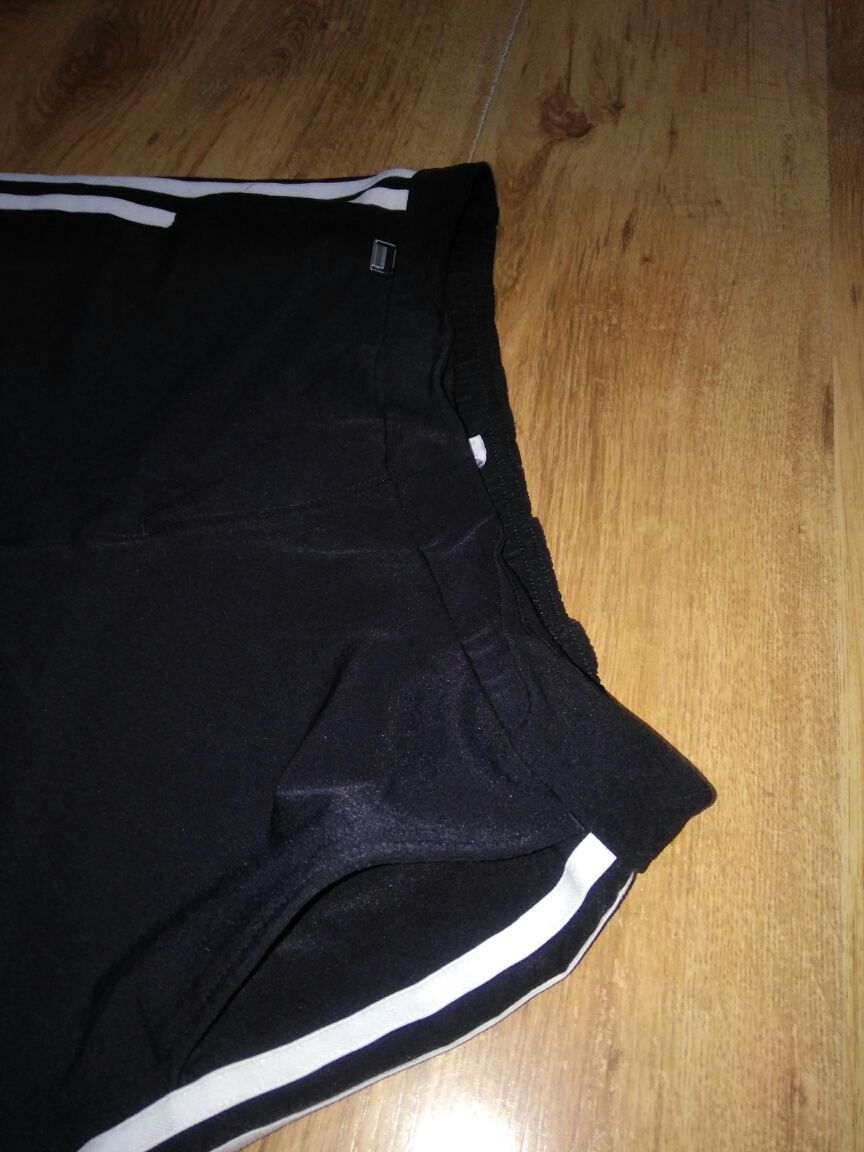 Pantaloni scurți de damă Adidas elastici Climalite mărimea S/M