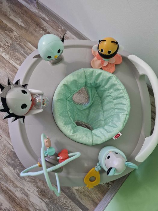 Мобилен център за игра Tiny Love / проходилка