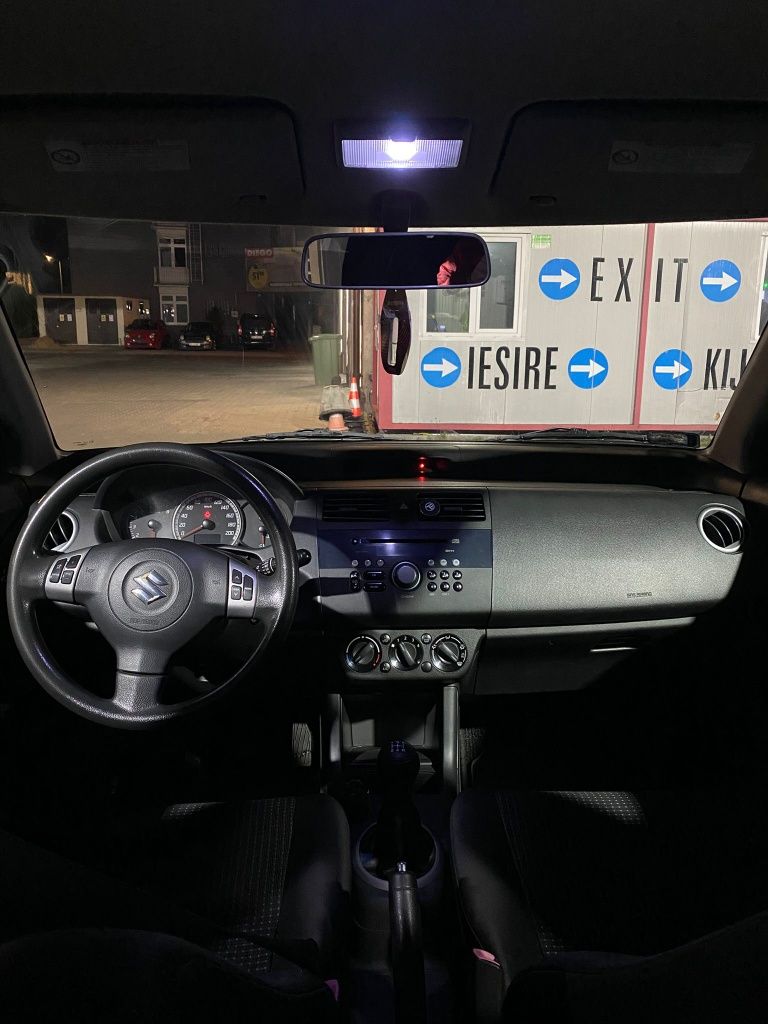 Vând Suzuki Swift