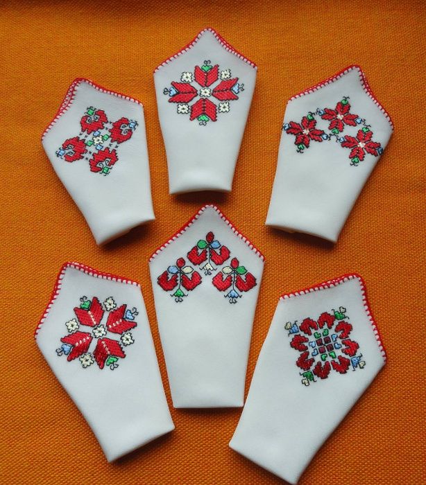 Ръчно бродирани копринени кърпички-български мотиви 4 вида,и с дантела