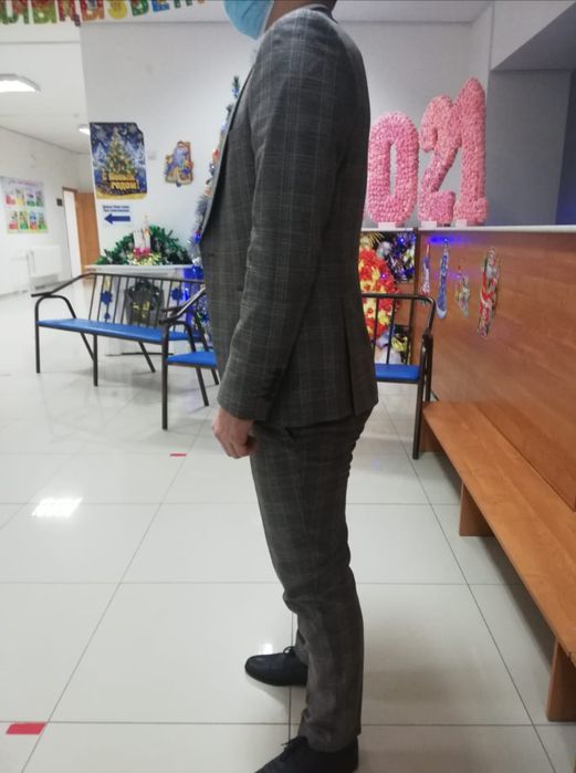 Продам фирменный костюм