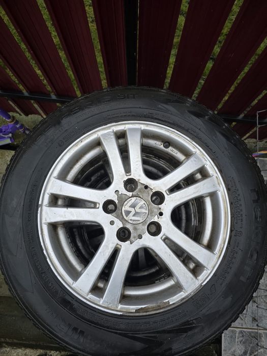 Vand jante cu anvelope de iarna pe ele