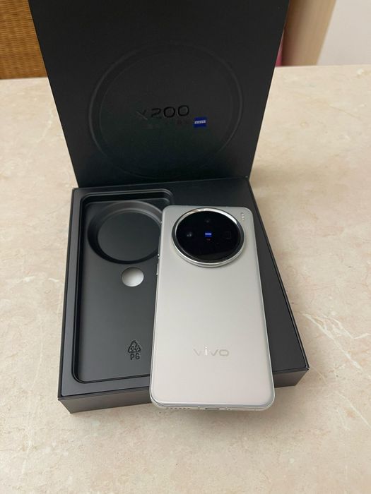 Смартфон Vivo X200 на 512 Гб