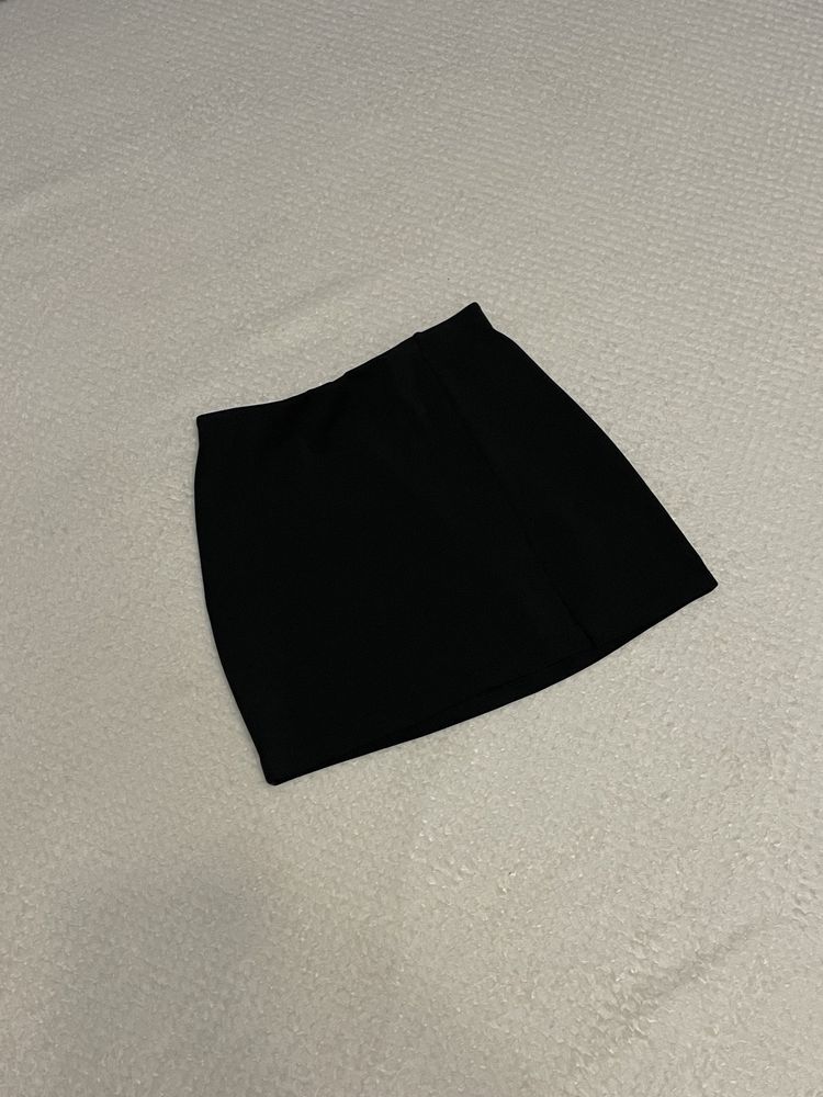 черная мини юбка bershka