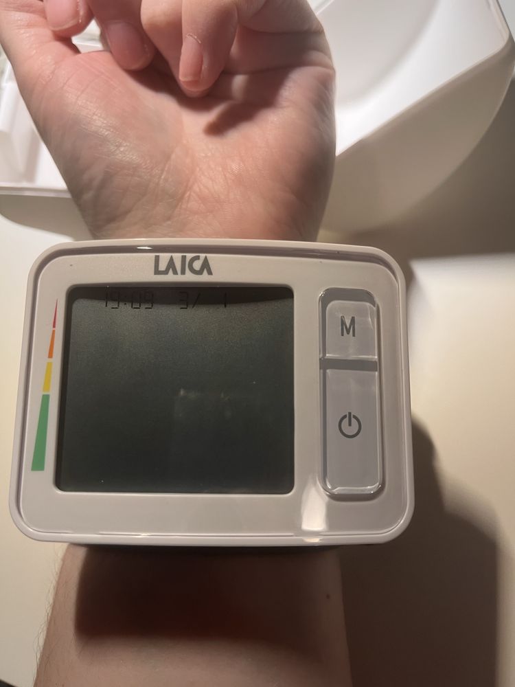 Tensiomentru de incheietura cu conectivitate cu aplicatie Laica