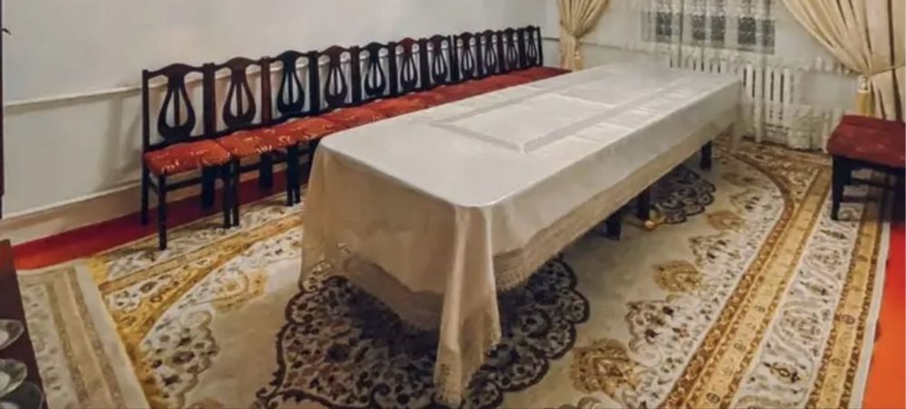 Продается стол и стулья