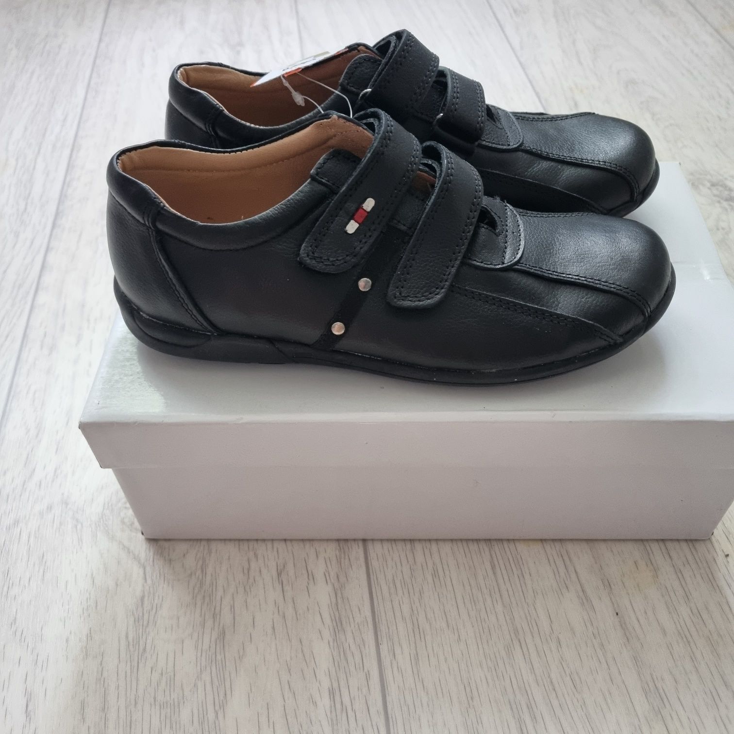 Новые кожаные турецкие туфли для мальчика