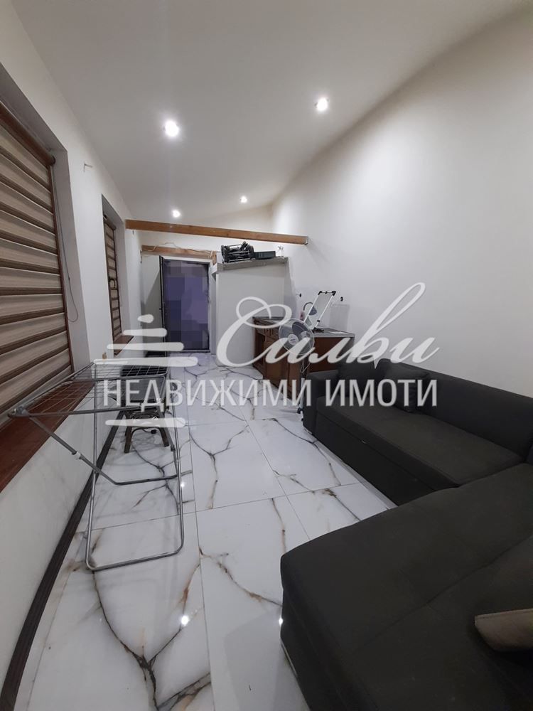 Дава се под наем Етаж от къща в Шумен, Гривица - 50 кв.м за 204 € - Снимка #2