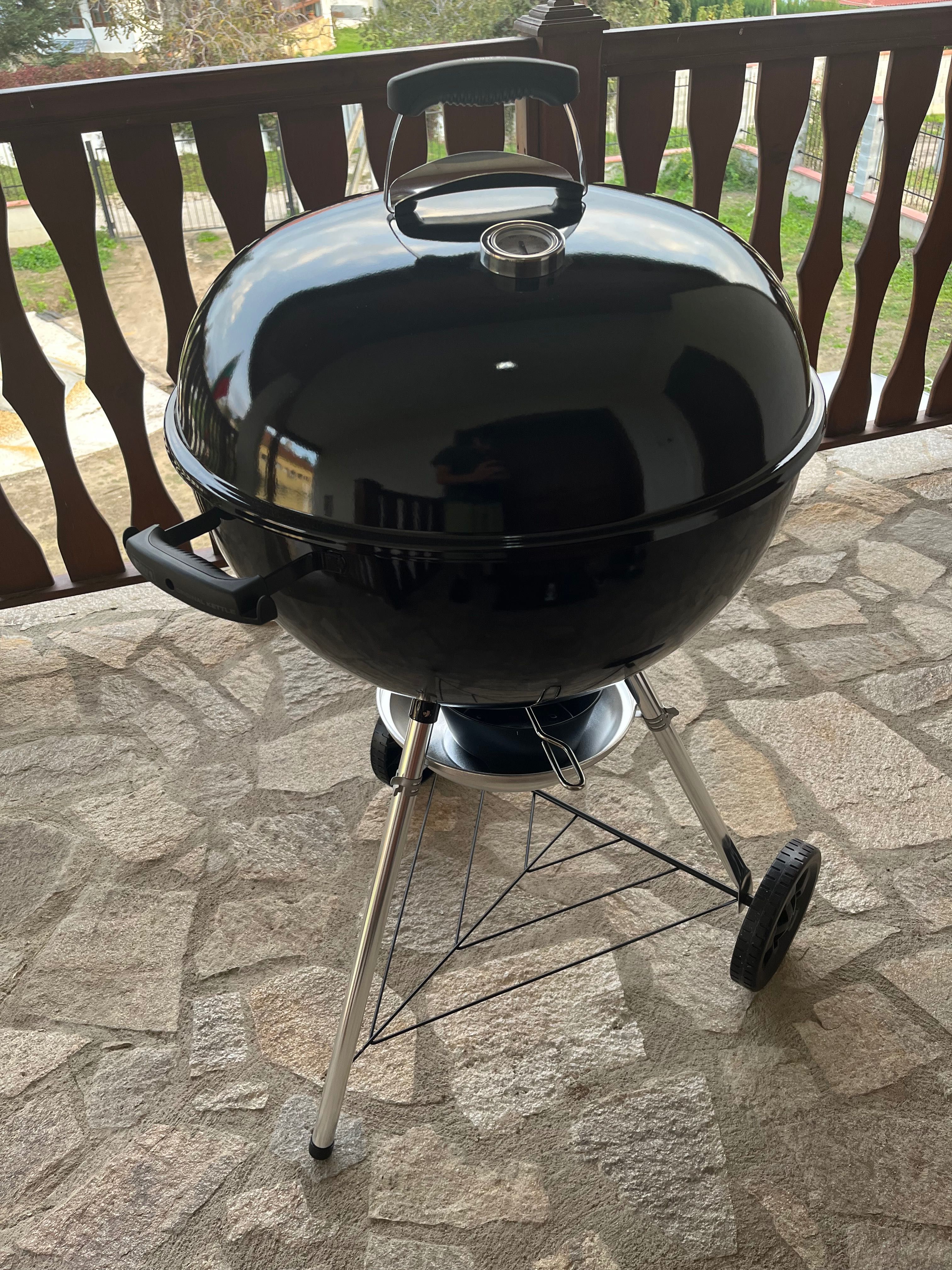ЧИСТО НОВО Барбекю Weber Kettle Original 5710