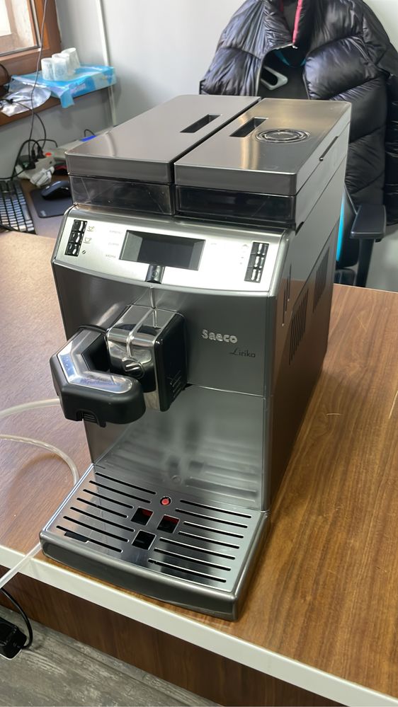 Espressor aparat expresor de cafea saeco lirika capucin garantie6 luni