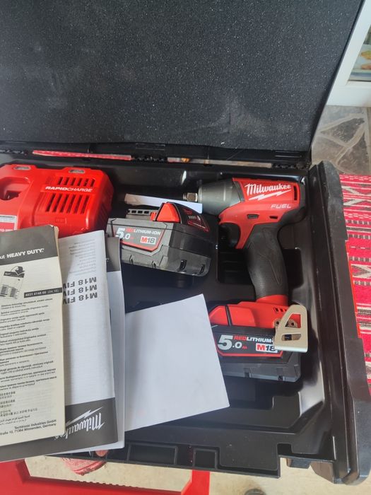 Vând cheie impact cu acumulator preț ușor negociabil