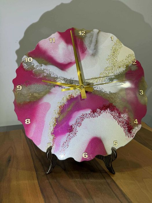 Голям дизайнерски, ръчно изработен часовник