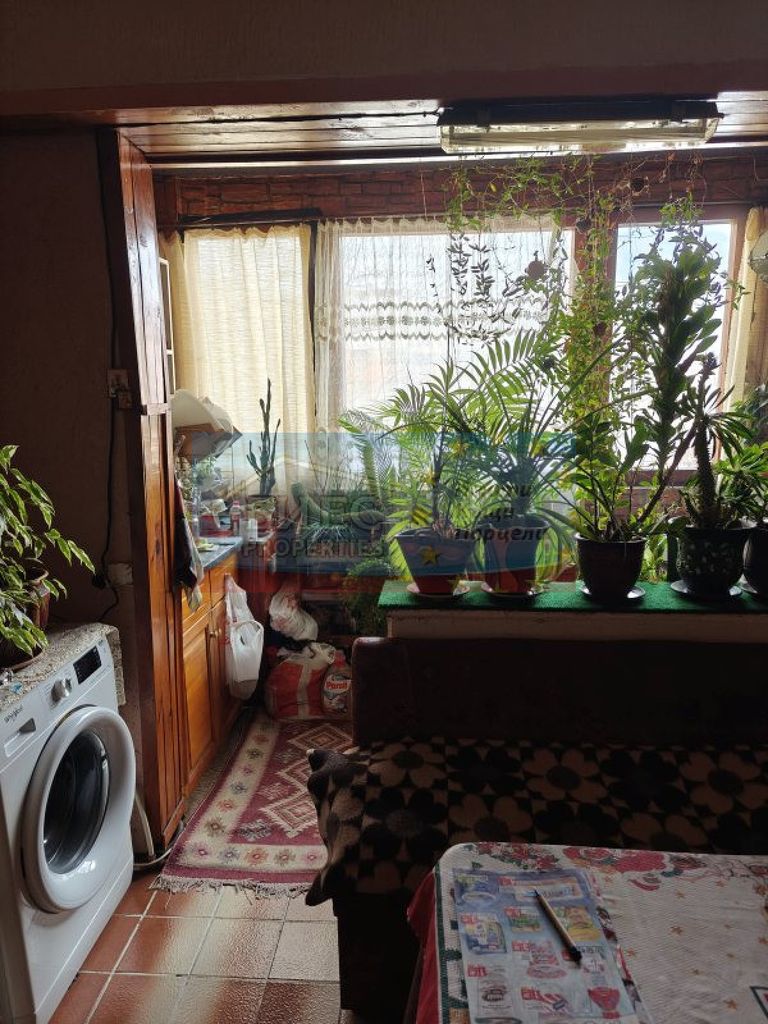 Продава се Тристаен апартамент в Перник, Тева - 70 кв.м за 829 €/кв.м - Снимка #1