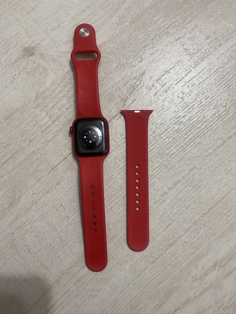Apple Watch 8, GPS, Carcasa RED Aluminium 41mm, RED Sport Band