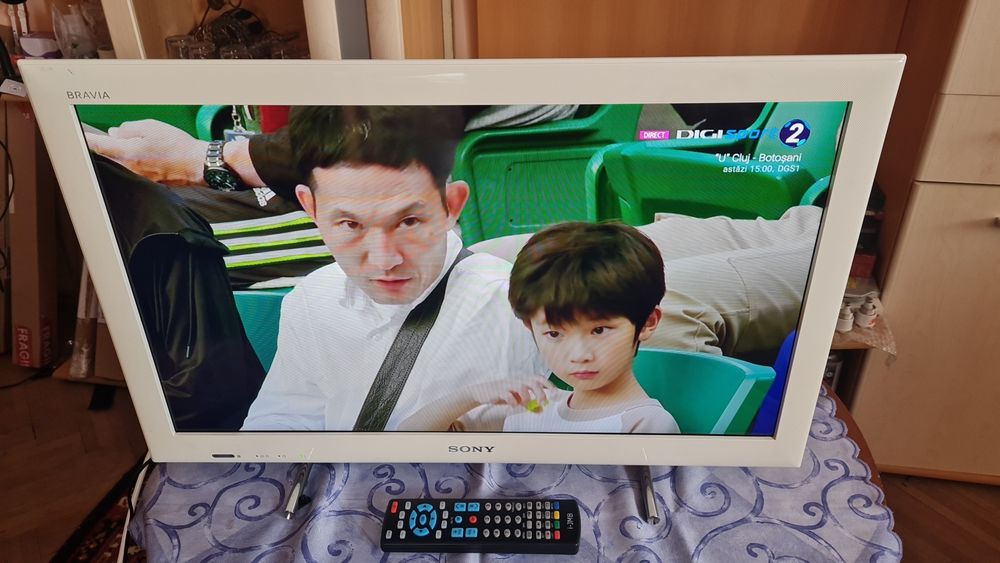 Vând tv led sony66cm