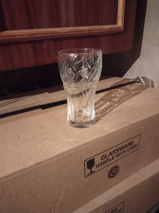 Стаканы кока кола.