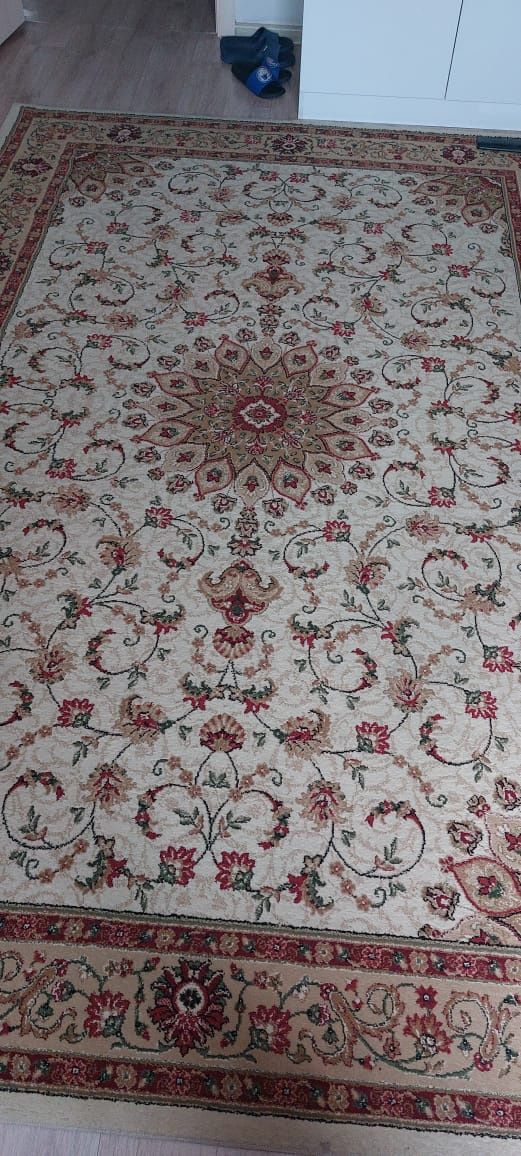 Продам ковёр 2х3