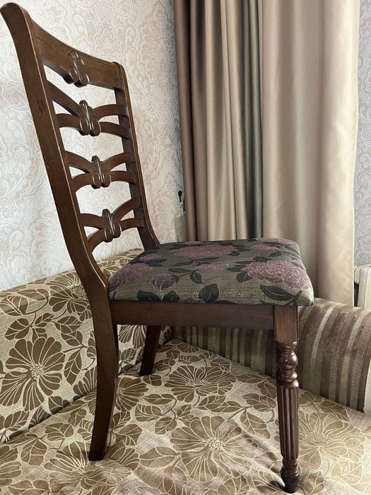 Стулья гостевые  6 штук