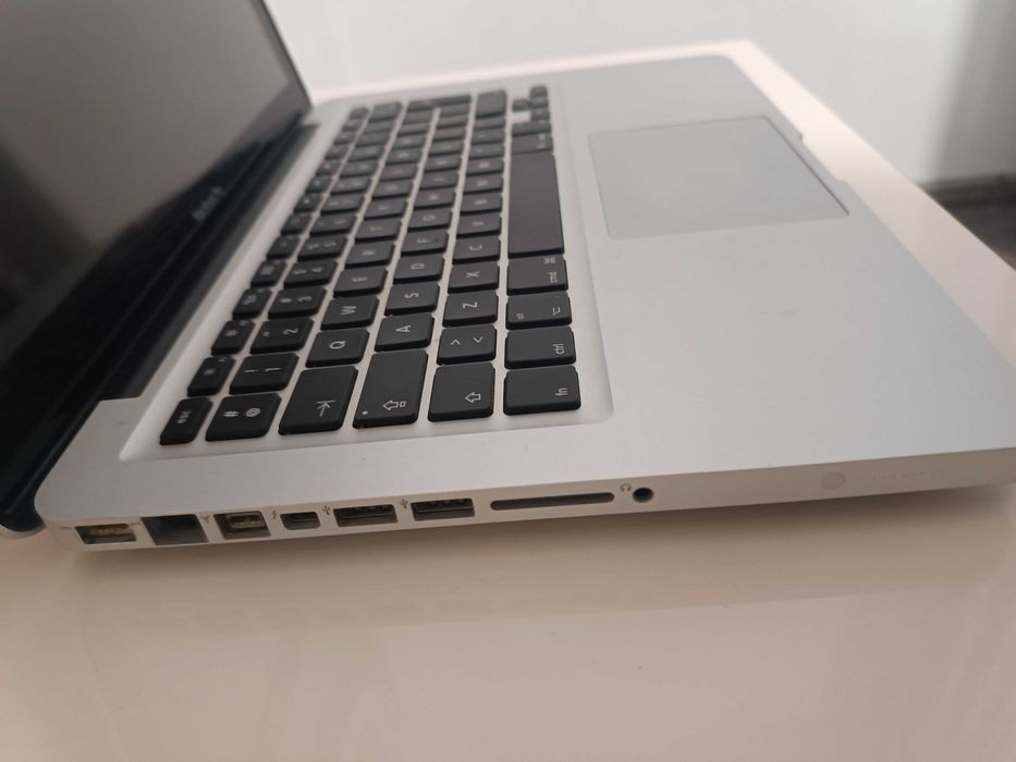 MacBook Pro i5 Leptop